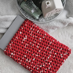 Handmade Crochet iPad Case – Red and White Tablet Sleeve, Boho Tech Accessory, Custom Size, Gift for Her