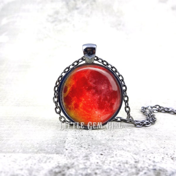 Blood Moon Necklace - Full Moon Pendant - Moon Phase Lunar Eclipse Super Moon Jewelry - 4 Metal Colors - Wolf Moon Jewelry Moon Charm