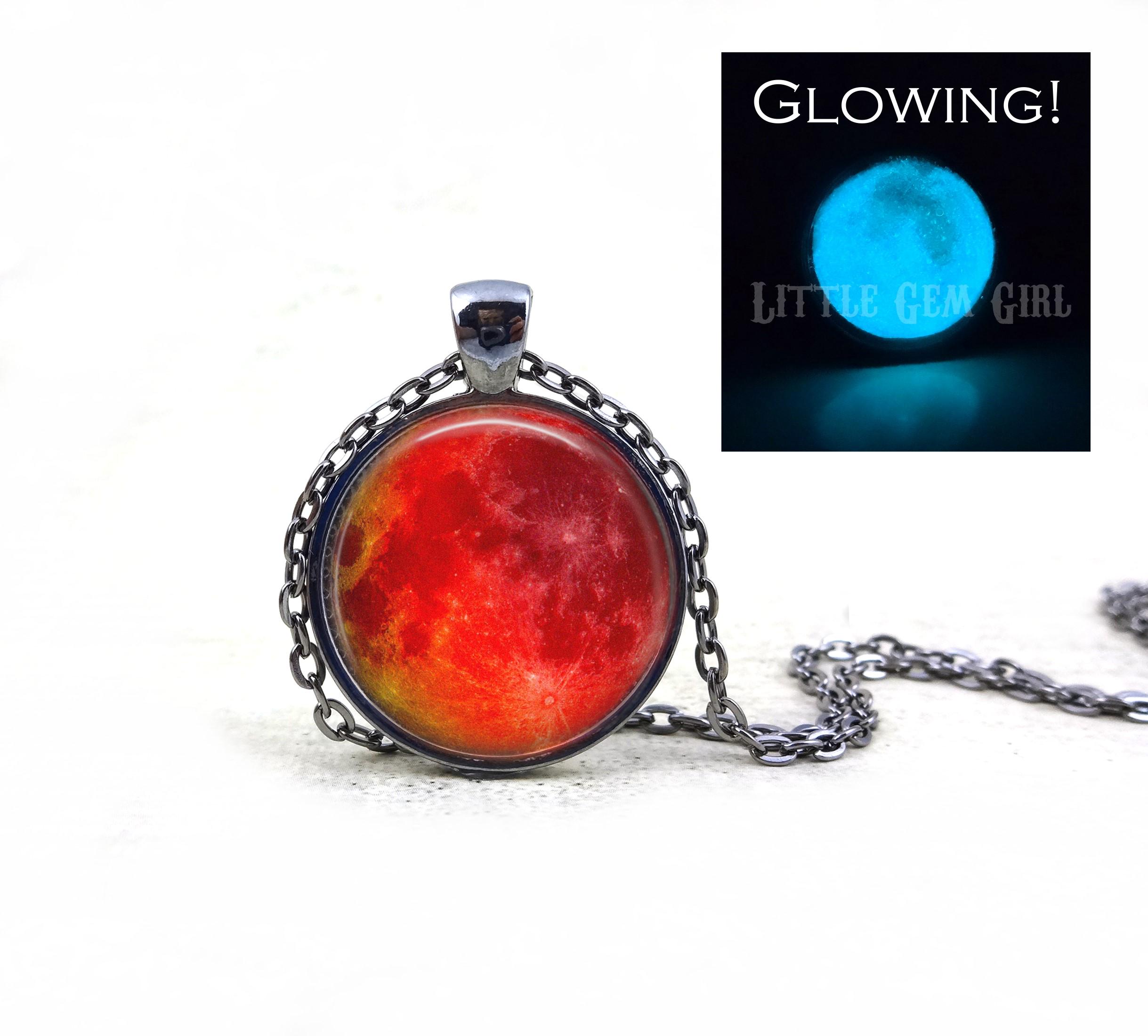 Glowing Blood Moon Necklace – Lunar Eclipse Pendant – Glow in the