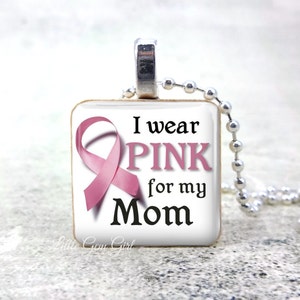Smycken för bröstcancerstöd - Jag bär rosa för min mamma halsband - Personligt för mamma, mormor, moster, syster, etc. - 2,5 cm träplatta