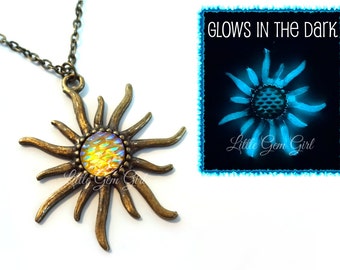 Halskette Amulett Auge Drachen glow leuchtend Leuchtschmuck Symbol spirituell 