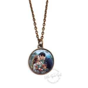 Collar con foto personalizado con tus imágenes - 4 tamaños y 6 acabados metálicos - Joyería con fotos personalizadas - Disponible en plata, oro rosa y oro imagen 9