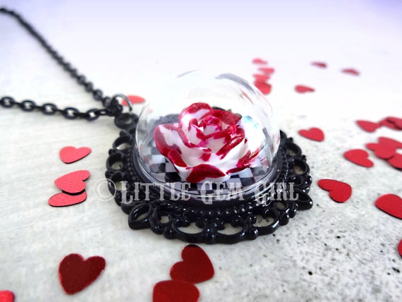 Alice in Wonderland Painting the Roses Red Glass Necklace New in Gift Bag