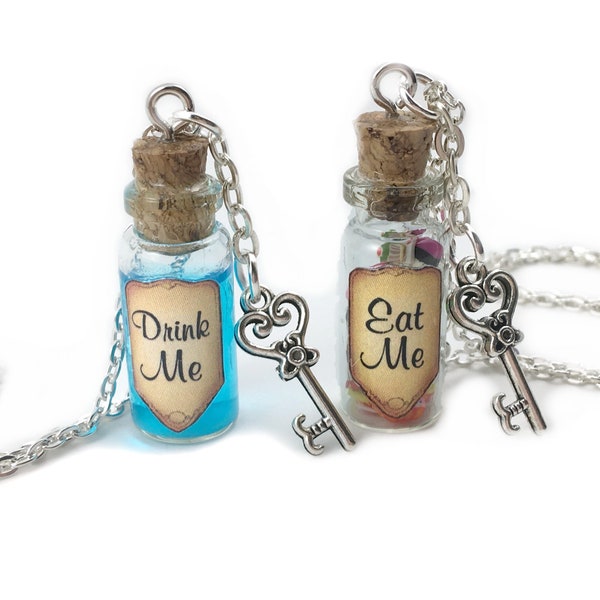 Eat Me Drink Me Bottle Necklace Set Original Design - Alice's Adventures in Wonderland - Blue Shimmer Liquid Key Charm - Collier d'amitié