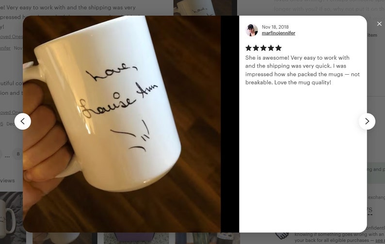 Może przedstawiać: Biały ceramiczny kubek z czarną, odręczną wiadomością, kt&oacute;ra brzmi "love, Louise Ann" i małym rysunkiem. Kubek ma uchwyt i jest trzymany przez osobę.