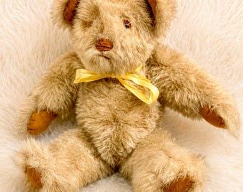 Mother Grimm Artist Teddy Bear – Signed Ellen Grimm, 15 inch Mohair Collectable (9-11-83)
