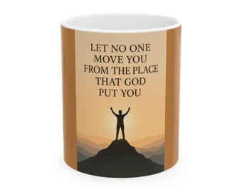 Taza de cerámica inspiradora con diseño de montaña al amanecer