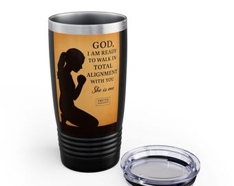 Taza de viaje con silueta de mujer de oración y escritura inspiradora