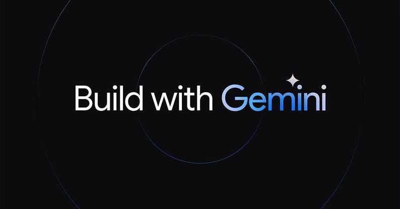 Puede incluir: Un fondo oscuro con las palabras "Build with Gemini" en blanco. La palabra "Gemini" est&aacute; en un degradado de color azul con un icono de estrella encima. Hay c&iacute;rculos conc&eacute;ntricos en el fondo.