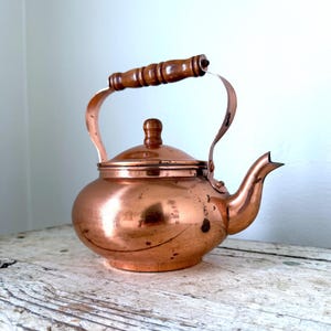 Vintage Copper Tea Kettle Pot with Wood Handle – Taiwan 1984 Kitchenware