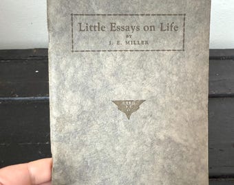 Livro antigo de 1929 "Pequenos Ensaios sobre a Vida", de J. E. Miller – Capa dura.