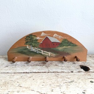 Portachiavi da parete vintage in legno dipinto a mano con 5 ganci, decorazione rustica in stile fattoria.