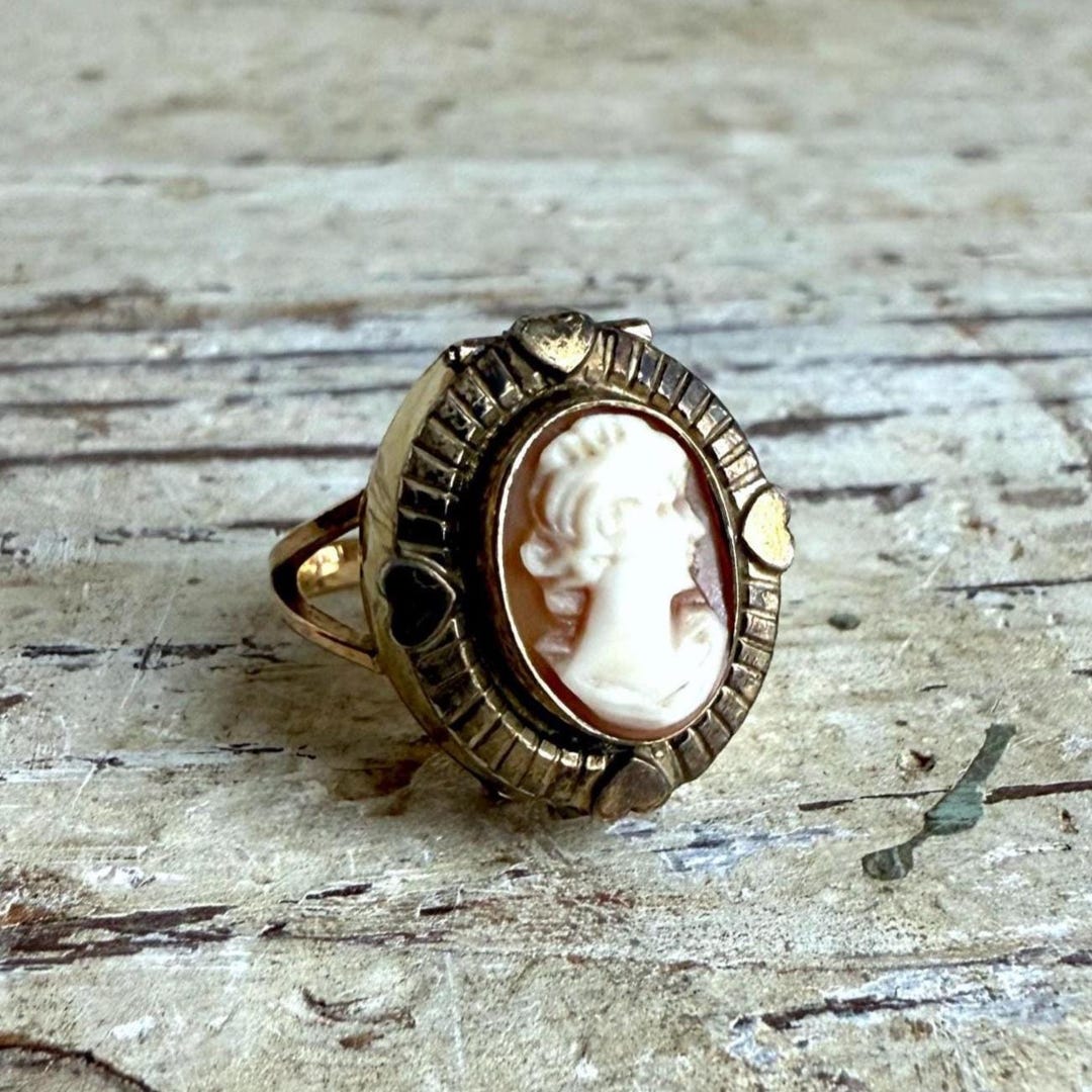 綺麗な稼働品ORIENT CAMEO MECHANICAL RING WATCH Antique Shell Cameo Ring Watch, Rolled Gold KJ Kollmar Jourdan