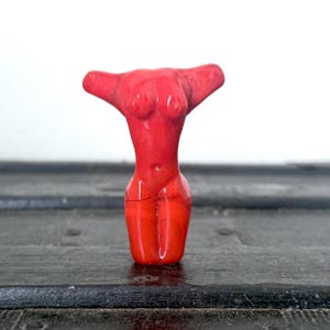 Statua del torso della Dea Rossa, corpo femminile, decorazione minimalista, statuetta, piccola scultura