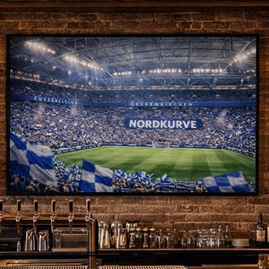 Könnte beinhalten: Rustikales Holzschild mit dem Text "Welcome to our home" in weißer Schrift. Das Schild hat eine Used-Optik und ein schlichtes, einladendes Design, ideal für eine Veranda oder einen Eingangsbereich.