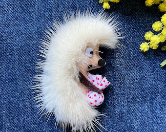 "Handgemachte ""Igel im Nebel"" Nerz Brosche, handgefertigte Tier Brosche, Geschenk für Sie"