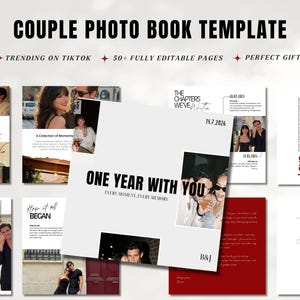 Può includere: Un modello digitale di fotolibro per coppie con oltre 50 pagine modificabili per foto e testo. Il design presenta una tipografia nera in grassetto, sfondi bianchi e accenti rossi, con frasi come ONE YEAR WITH YOU e THE CHAPTERS WE'VE WRITTEN.