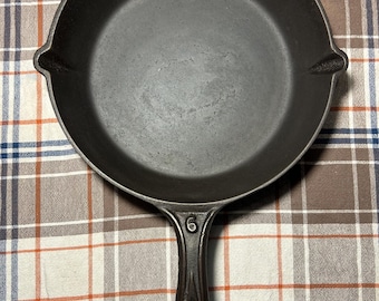 no6 gatemarked fancy handle skillet
