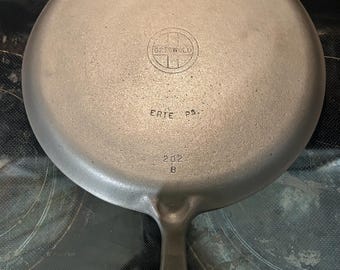 Griswold 109 cast iron skillet griddle
