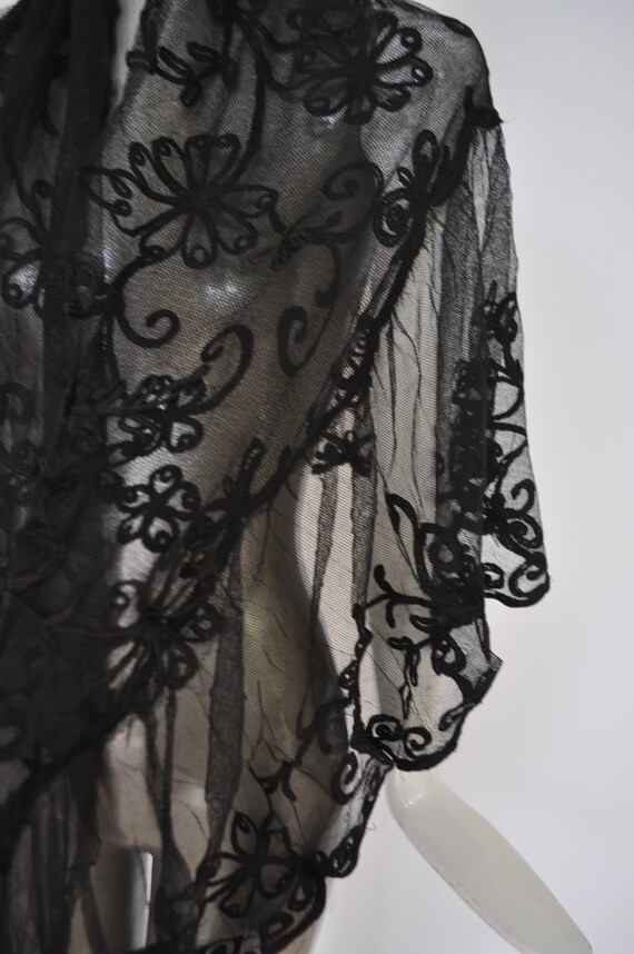 Victorian era tull and lace wrap - image 6