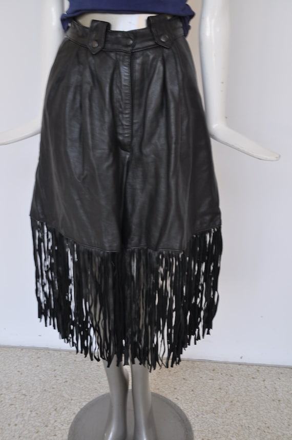 Fringed leather shorts, 80s european sz 42 - image 2