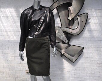 Leather jacket from the 90s small size w metal zipper. Camells Cuir France