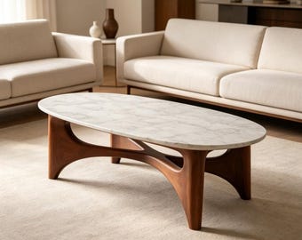 Table basse ovale Mid-Century avec plateau en marbre, base centrale sculpturale en noyer, table de salon moderne Japandi