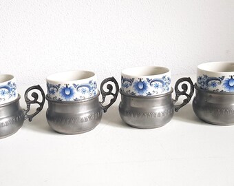 Weidmann Porcelain expresso or mocca cups in Delfts Blue and White, 4 pieces, collectors item, vintage, with holder