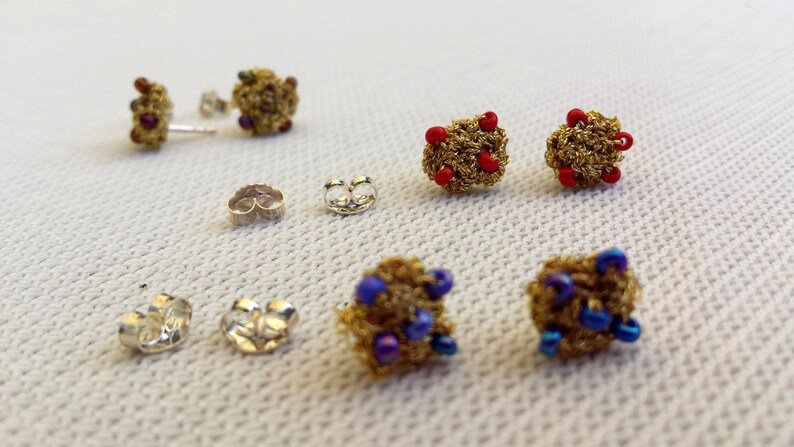 Tiny silver ear-studs with gold yarn, minimal tiny sterling silver 925 earrings, gold blue red, posts ear-jewelry, madebymirjam handmade the Netherlands