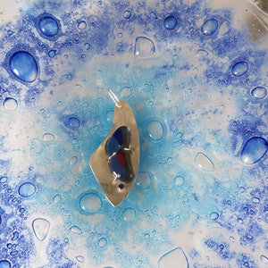 Zilveren hanger met Robijn en Fused glas kunst ketting met spang collier, glasfusing sieraad madebymirjam Nederland