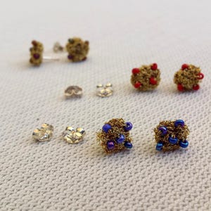 Tiny silver ear-studs with gold yarn, minimal tiny sterling silver 925 earrings, gold blue red, posts ear-jewelry, madebymirjam handmade the Netherlands