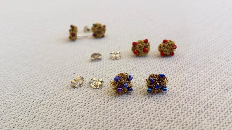 Tiny silver ear-studs with gold yarn, minimal tiny sterling silver 925 earrings, gold blue red, posts ear-jewelry, madebymirjam handmade the Netherlands
