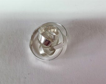 Zilveren krulhange inclusief collier, Modern collier, Nederlands sieraad, elegante ketting