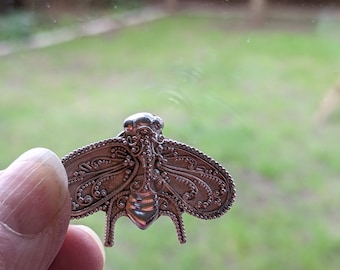 Motjes broche schroef speld in Zilver 925, Art Nouveaux pin-broche insecten sieraad, sjaal, stropdas cadeau voor haar en hem