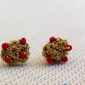 Tiny silver ear-studs with gold yarn, minimal tiny sterling silver 925 earrings, gold blue red, posts ear-jewelry, madebymirjam handmade the Netherlands