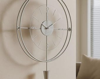 Extra grote zilveren wandklok met slinger modern minimalistisch metalen decor 20 x 30 inch