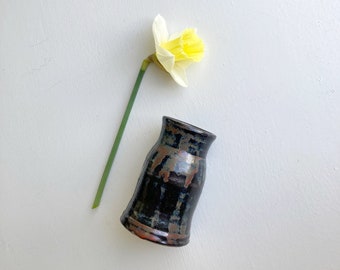 Jarrón de cerámica pequeño hecho a mano: jarrón de gres esmaltado, jarrón de mamá, jarrón pequeño, jarrón de flores hecho a mano, jarrón pintado a mano