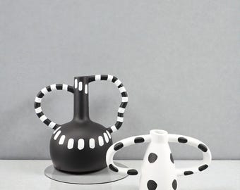 Moderne abstrakte schwarz-weiße Keramikvasen | Skulpturale Doppelgriff Dekor | Minimalist Kunst Vasen Kollektion