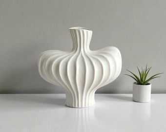 Ceramic Textured Vase – Minimalist Scandinavian Home Deco