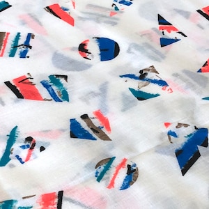Tissu vintage - formes abstraites - années 1980 - matériau - textile - fournitures de couture - (par yard X 44&#39;&quot;W)