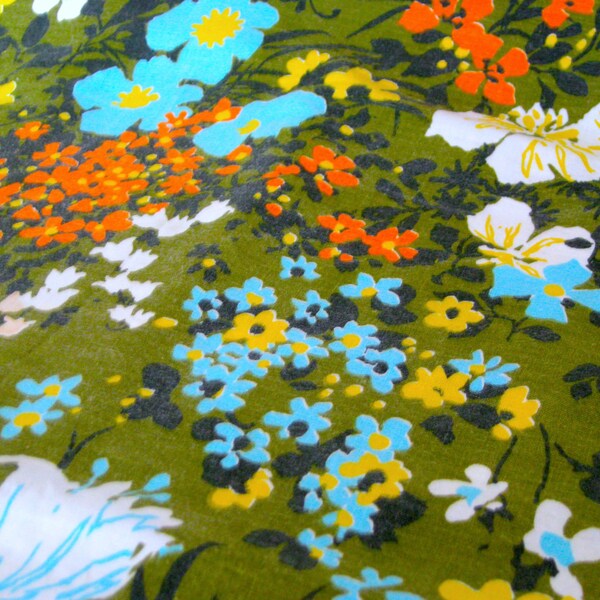 Vintage Fabric - Hippie Wild Flower Print - 36"L x 52"W - Indian Head Mills - NehiandZotz