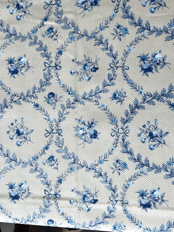 Vintage Blumen-Stoff: Blaue Rosen Medaillon Druck, Cone Fabrics