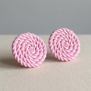 Pendientes de botón con diseño de cuerda en espiral – Joyería bohemia con textura trenzada, pendientes ligeros impresos en 3D.