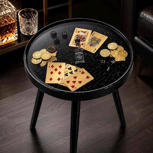 Bijzettafel van hars voor in casinostijl | Gouden speelkaarten, dobbelstenen, decoratie voor je mancave