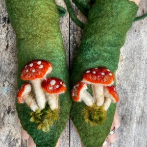Toadstool gloves, gift for her, armwarmers, gauntlets, cuffs, fingerless gloves, wool mittens, fairyclothing, mushroom gloves image 3