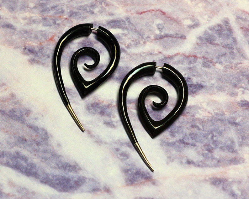 Girl With The Dragon Tattoo, Fake Gauge Earrings, Silver Tipped Tribal Curls, Black Horn, H07 image 3