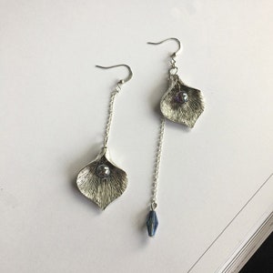 Silver Calla Lily Earrings, Mismatch Dangel Flower Earrings, Asymmetrical Earrings, Silver Floral Earrings, Gifts for Her, 015
