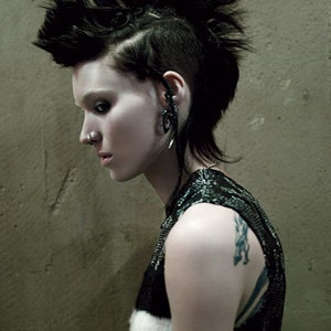 Girl With The Dragon Tattoo, Fake Gauge Earrings, Silver Tipped Tribal Curls, Black Horn, H07 image 1