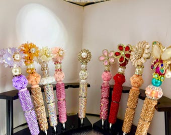 Stylo fleur fantaisie avec strass.