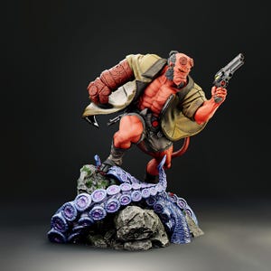 Puede incluir: Una figura de Hellboy de piel roja con una pistola, vistiendo un abrigo y pantalones cortos color beige, de pie sobre una roca con un tentáculo morado. La figura tiene un brazo derecho grande y una cola. El fondo es oscuro.